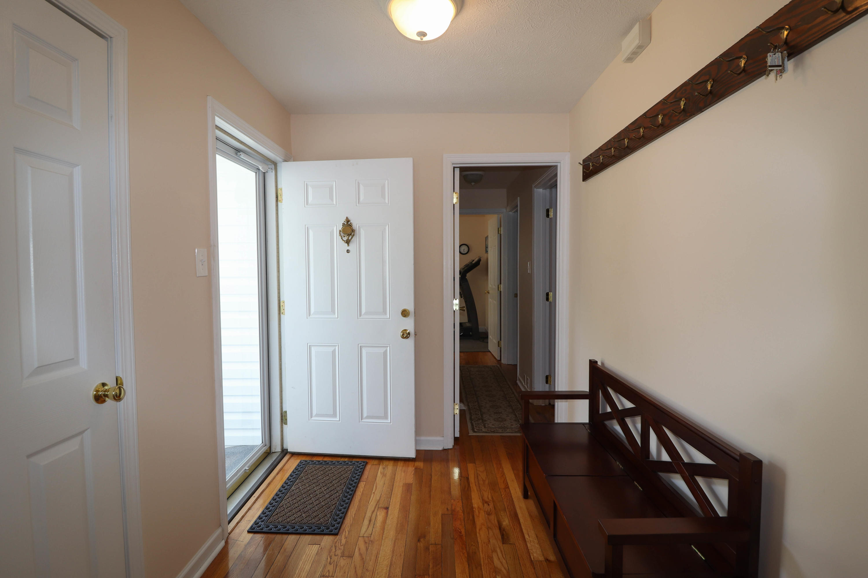 133 Utah Avenue Oak Ridge, TN 37830 - Photo 4 of 21 foyer
