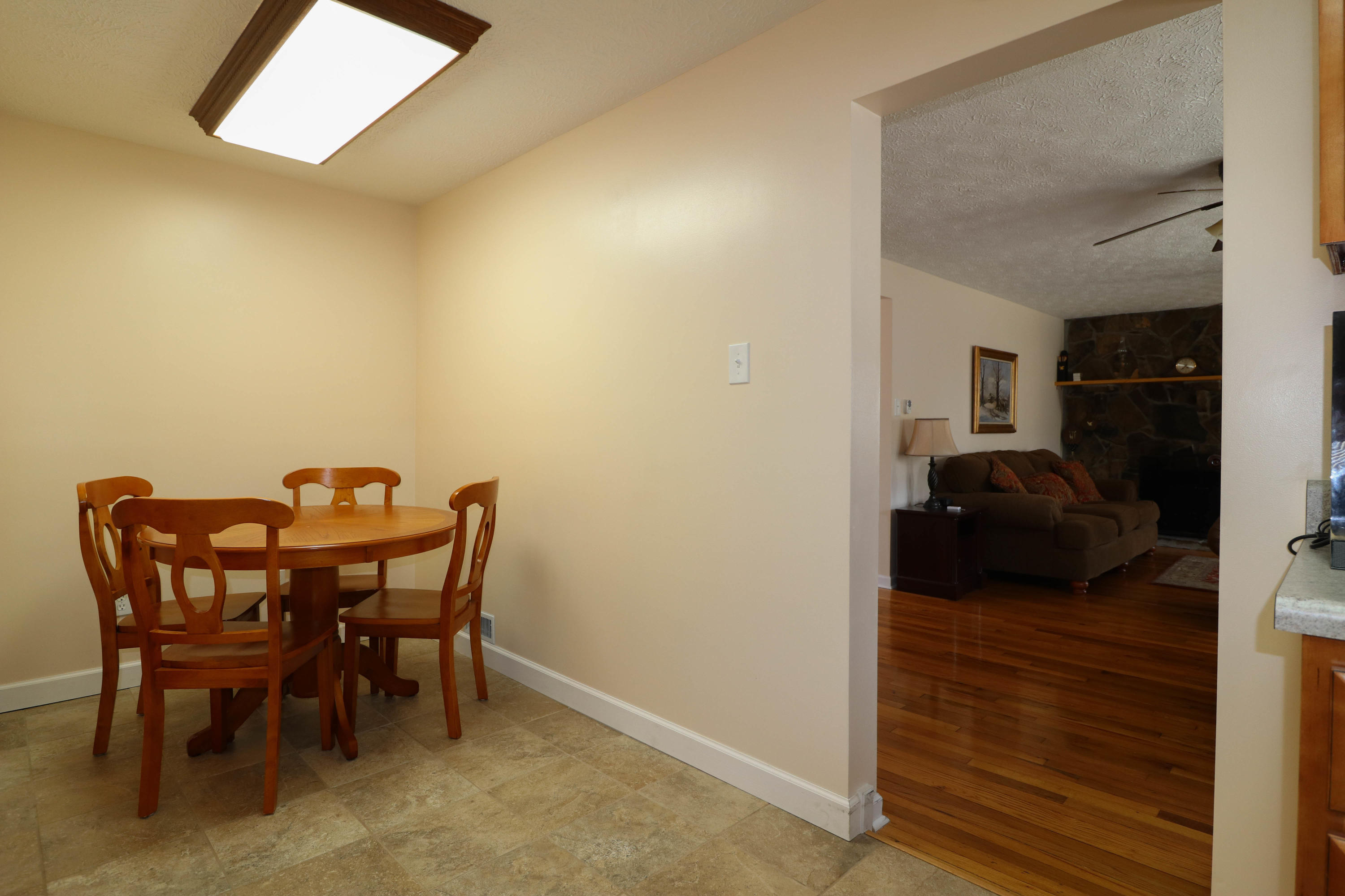 133 Utah Avenue Oak Ridge, TN 37830 - Photo 9 of 21 breakfast area