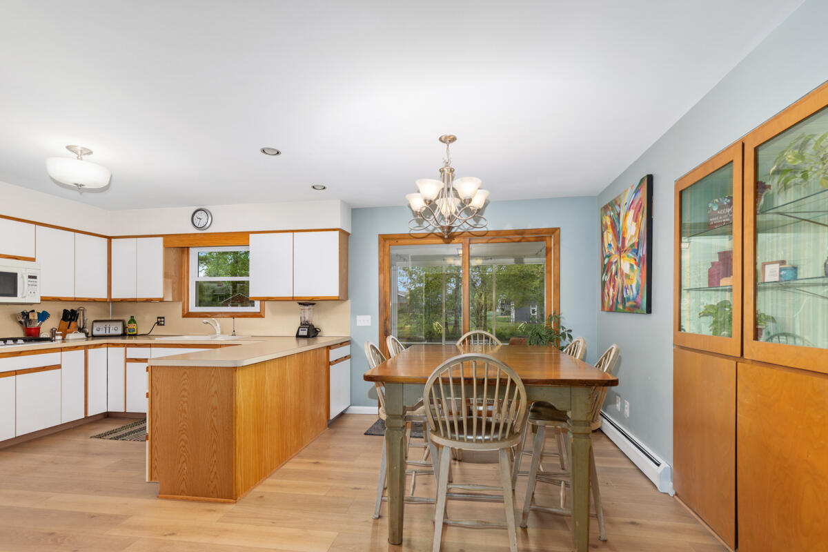 2294 Pinewood Street Jenison, MI 49428 - Photo 6 of 19 Gallery Image 6