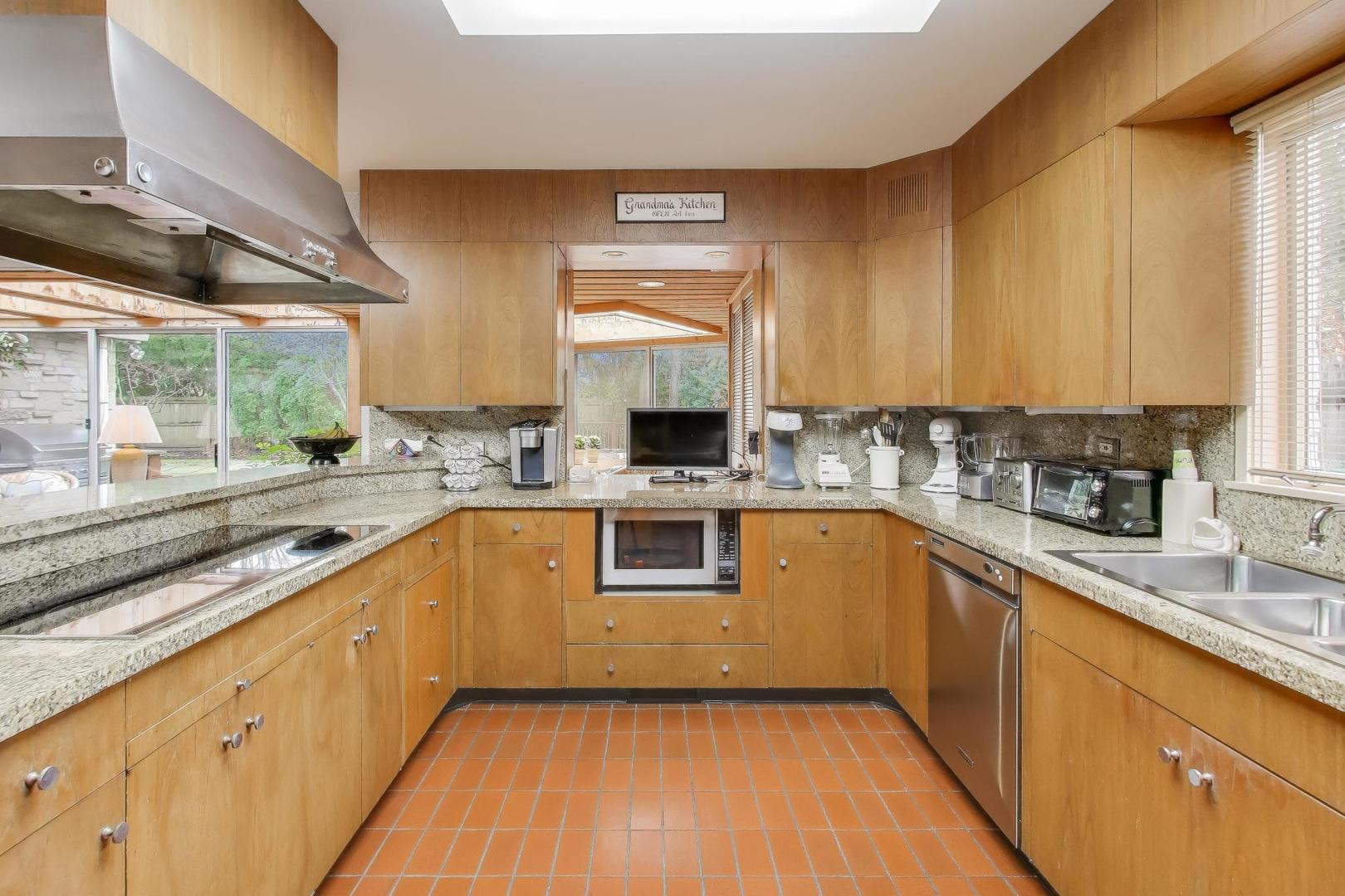 42 Woodley Road Winnetka, IL 60093 - Photo 17 of 72