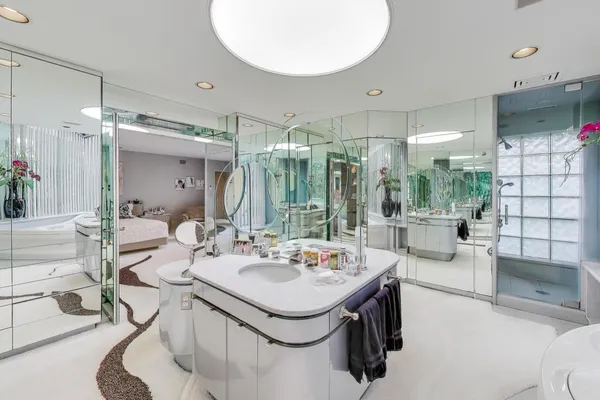 $2,750,000 | 42 Woodley Road, Winnetka, IL 60093