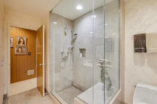 $2,750,000 | 42 Woodley Road, Winnetka, IL 60093