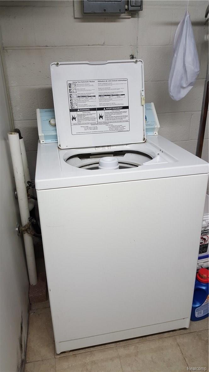 24574 Ridgecroft Avenue Eastpointe, MI 48021 - Photo 13 of 16 Washer