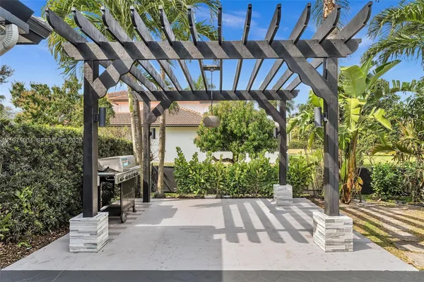 $1,840,000 | 12555 Southwest 34th Place, Davie, FL 33330