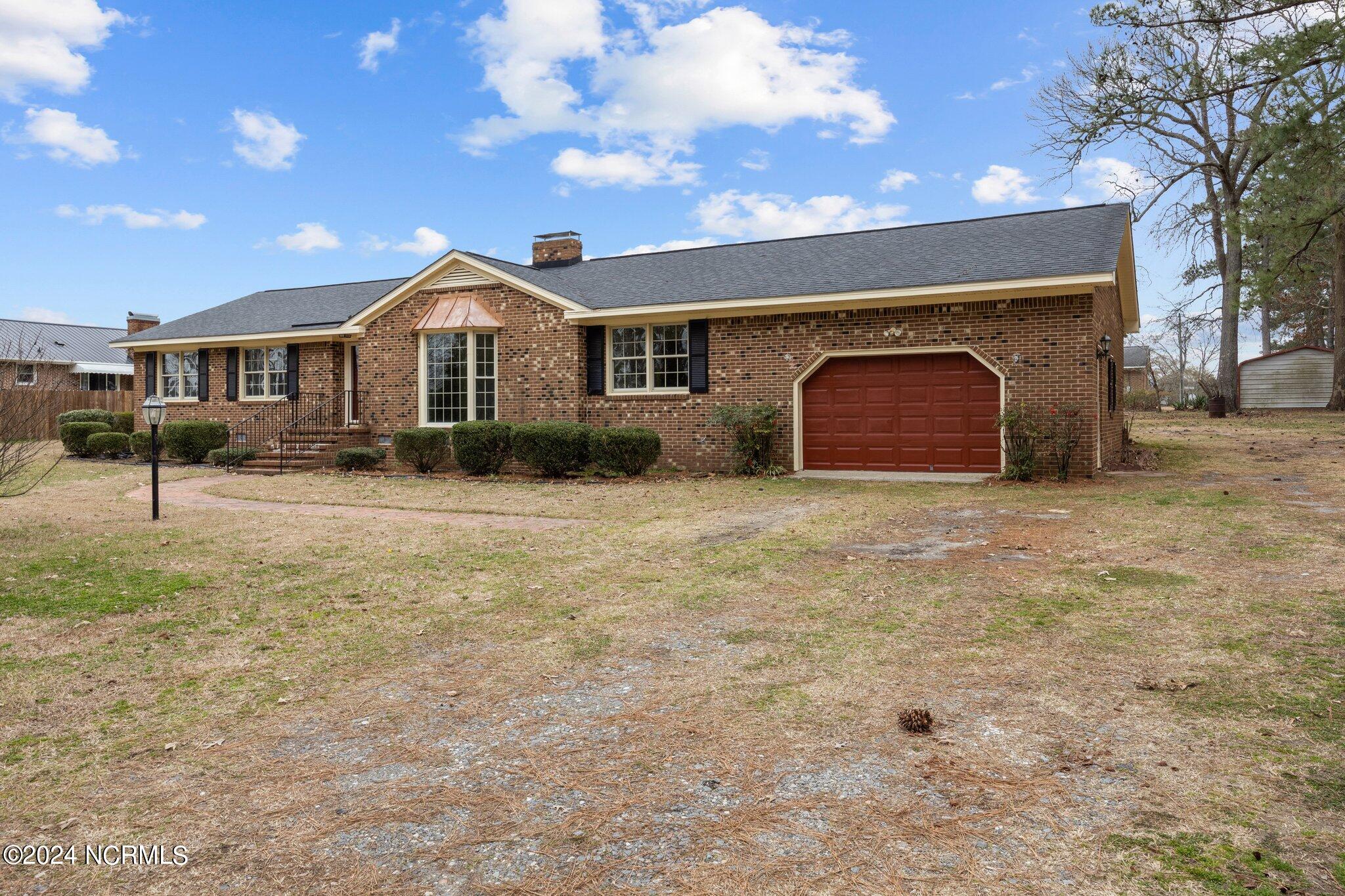 1041 Oakview Road Williamston, NC 27892 - Photo 3 of 42 3-web-or-mls-470A7478