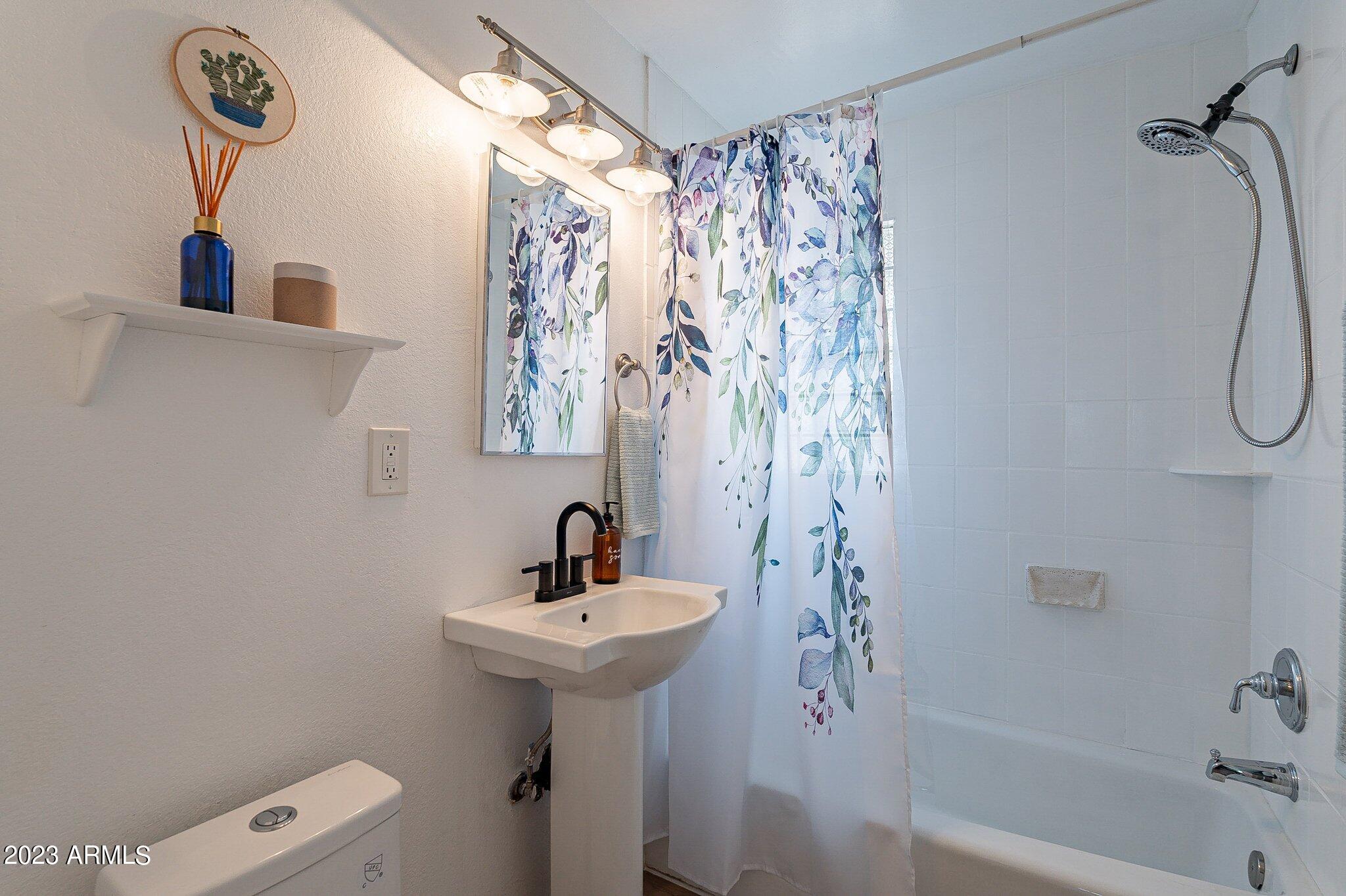 4635 East Almeria Road Phoenix, AZ 85008 - Photo 17 of 25 4635 E Almeria Rd