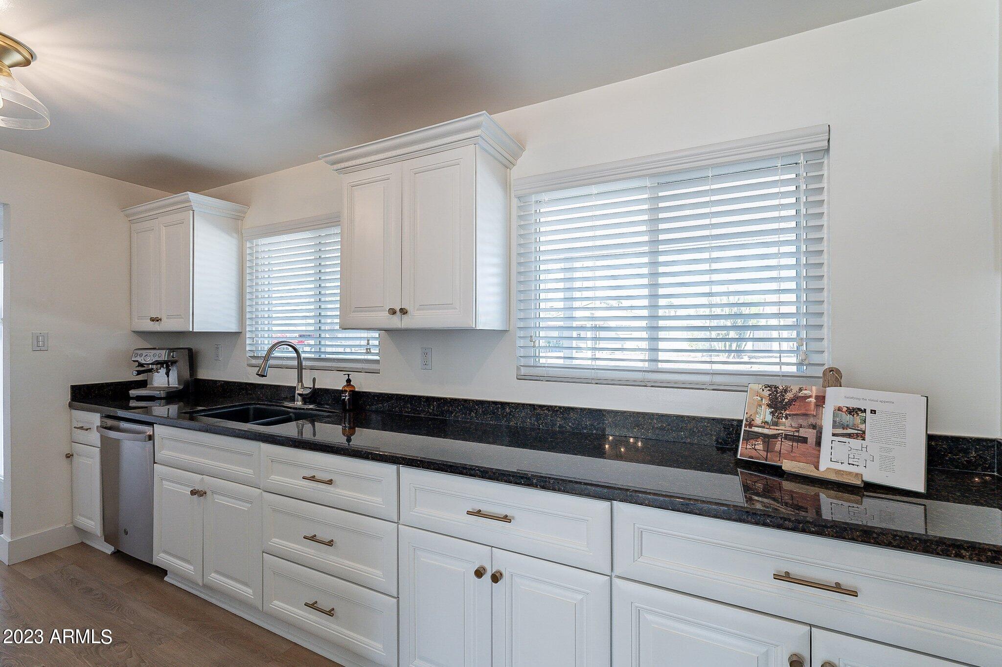 4635 East Almeria Road Phoenix, AZ 85008 - Photo 8 of 25 4635 E Almeria Rd