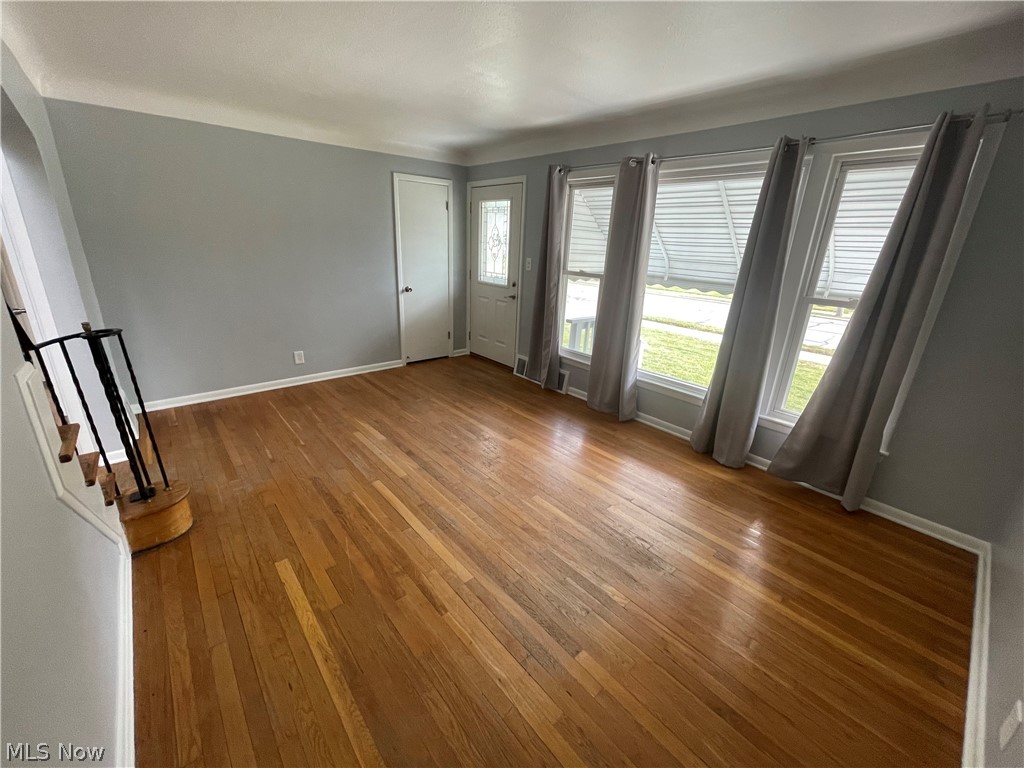 29317 Oakdale Road Willowick, OH 44095 - Photo 3 of 33 Living Room