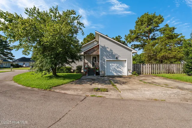 $2,100 | 769 Dayflower Court, Vass, NC 28394