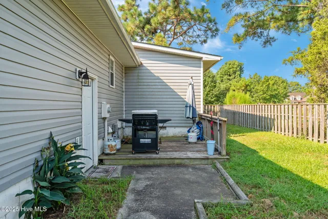 $2,100 | 769 Dayflower Court, Vass, NC 28394