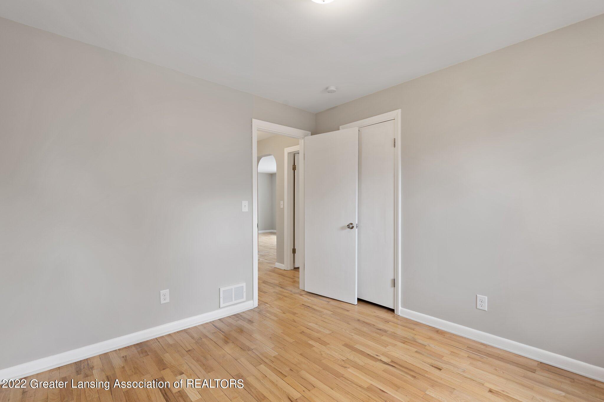 2614 Fairfax Road Lansing, MI 48910 - Photo 18 of 32 24-web-or-mls-2614-fairfax-rd