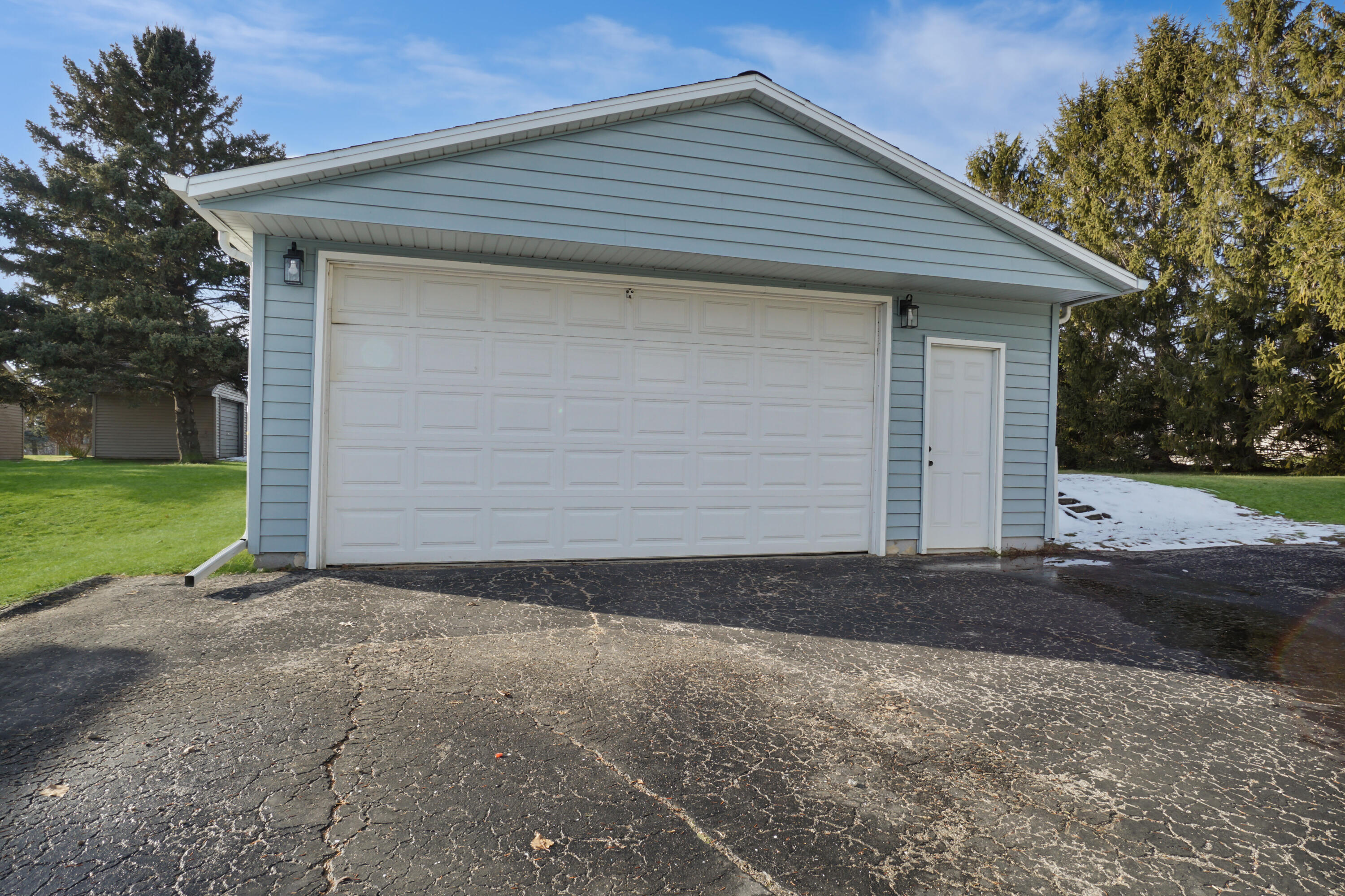 1143 3rd Street Lomira, WI 53048 - Photo 27 of 35 Garage