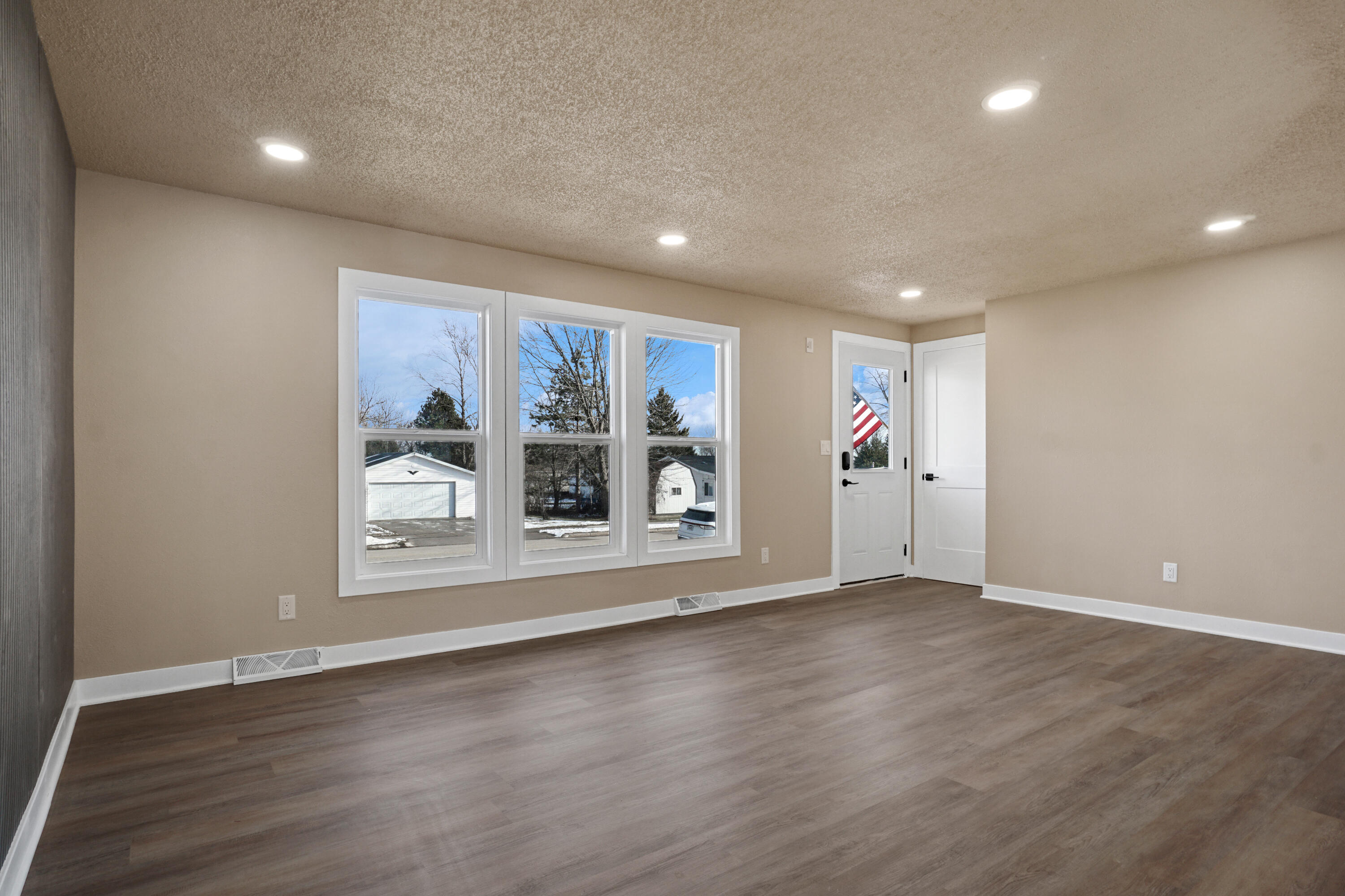 1143 3rd Street Lomira, WI 53048 - Photo 3 of 35 Living Room