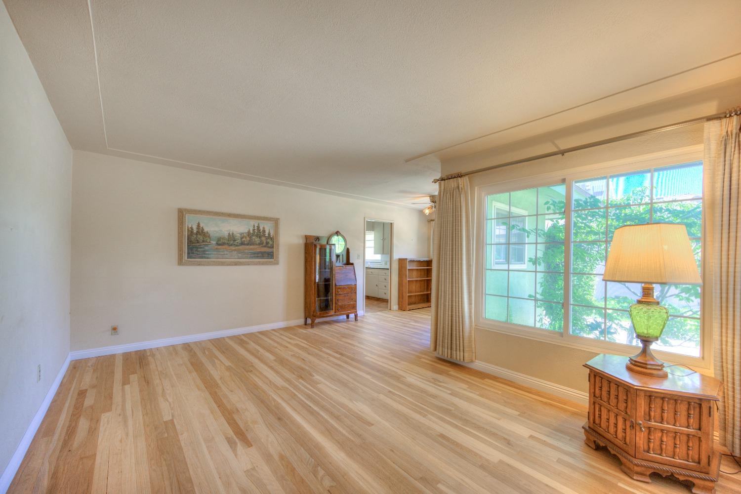 2516 Webster Street Sanger, CA 93657 - Photo 3 of 28