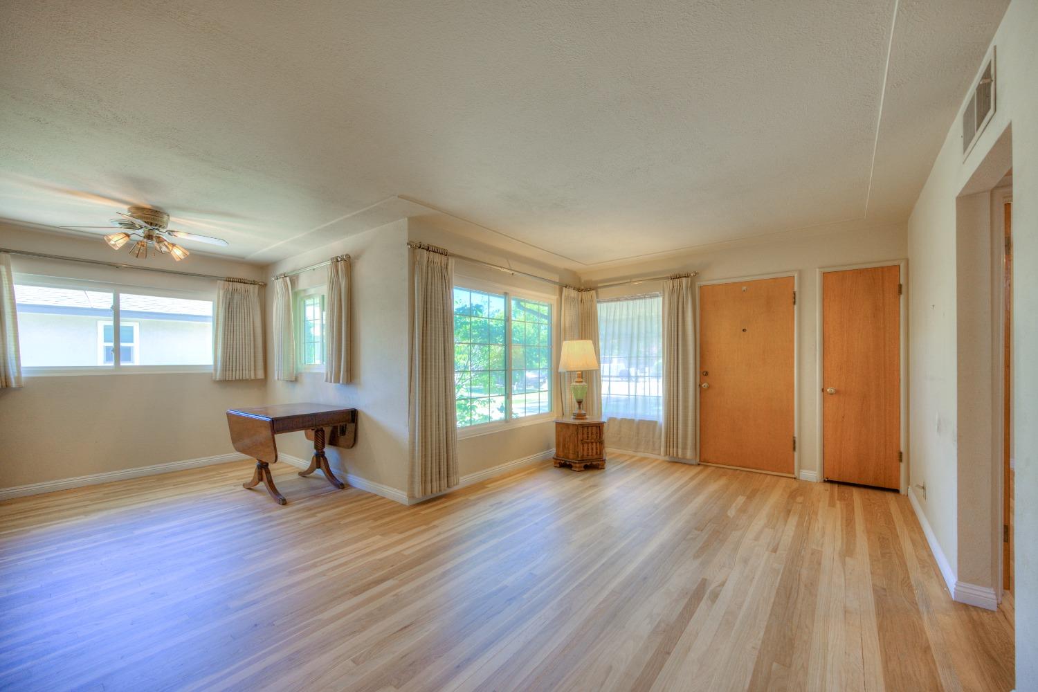 2516 Webster Street Sanger, CA 93657 - Photo 4 of 28