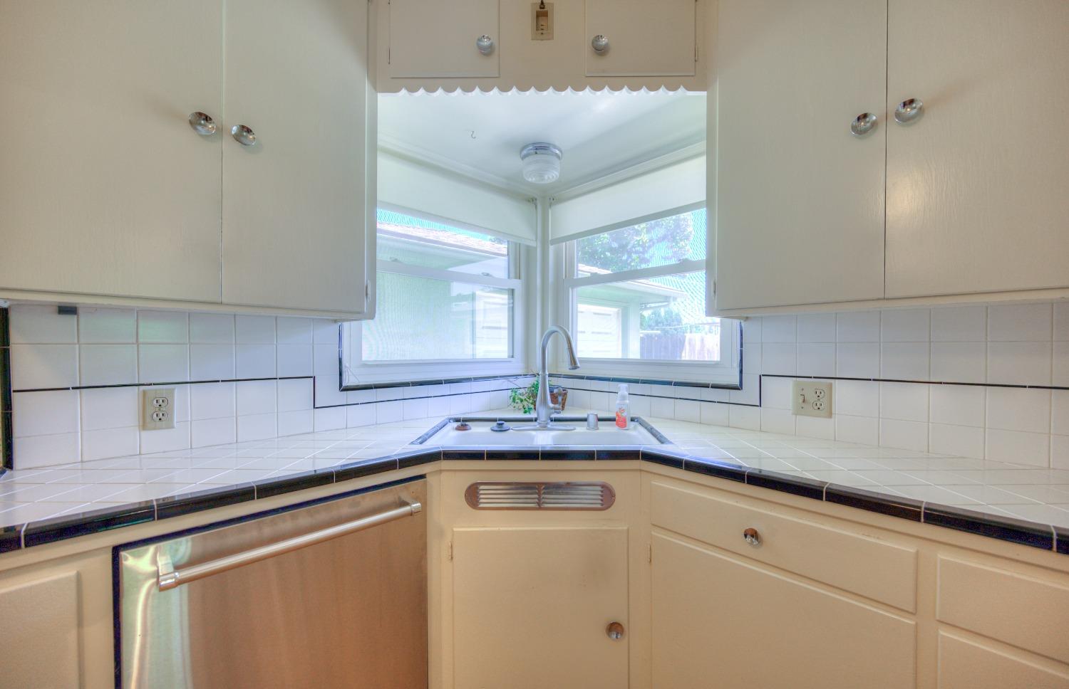 2516 Webster Street Sanger, CA 93657 - Photo 9 of 28