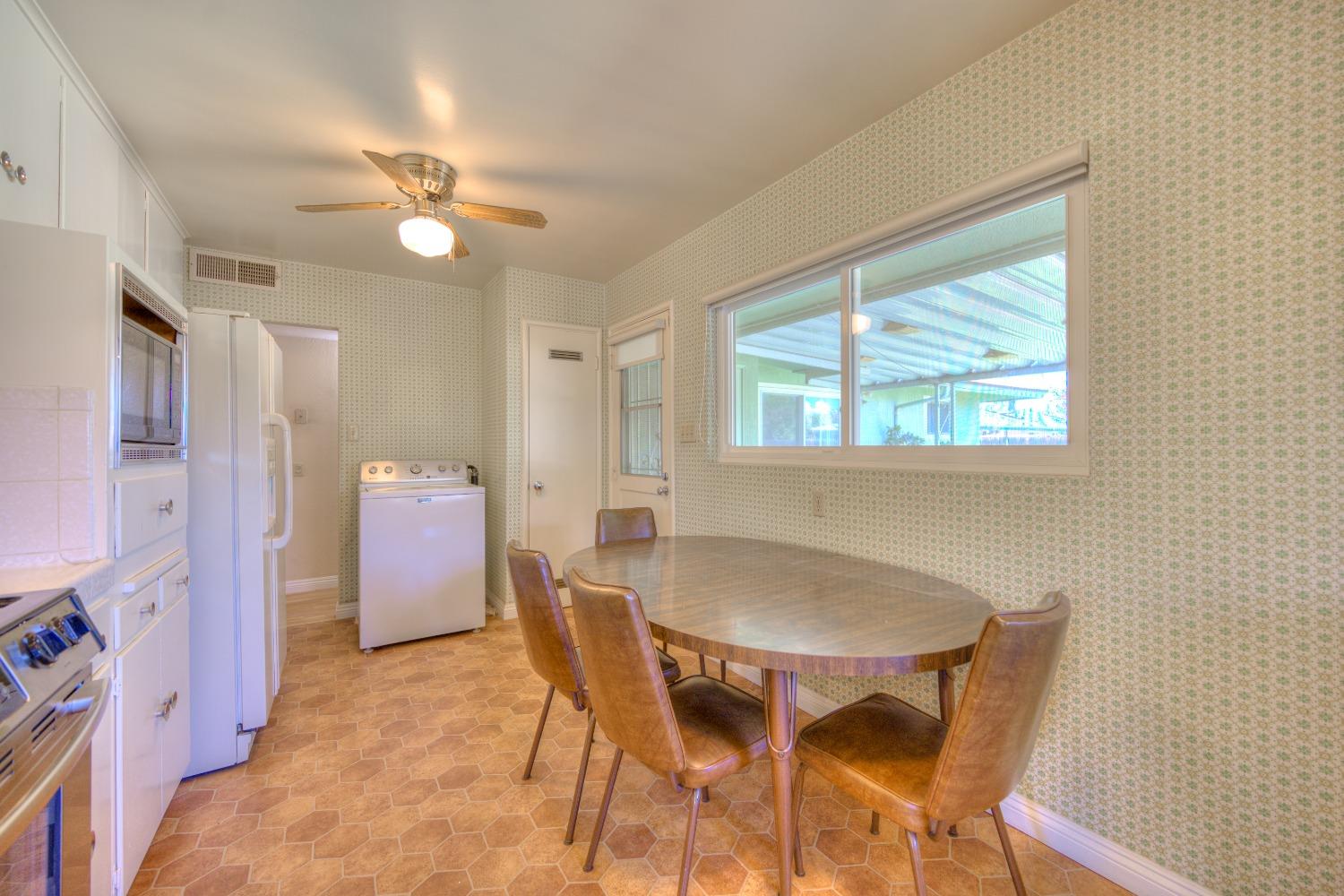 2516 Webster Street Sanger, CA 93657 - Photo 10 of 28