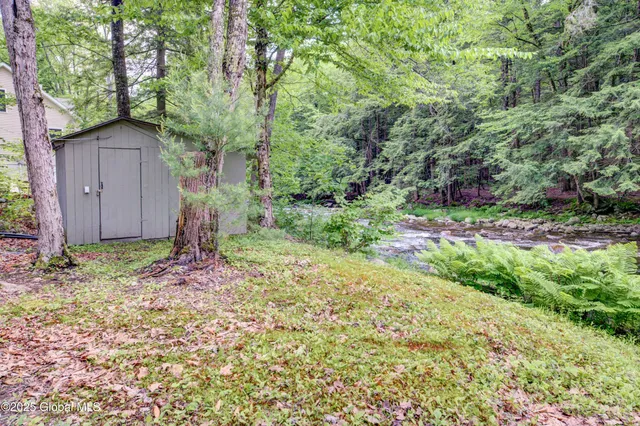 $159,900 | 968 West Mountain Road, Corinth, NY 12822