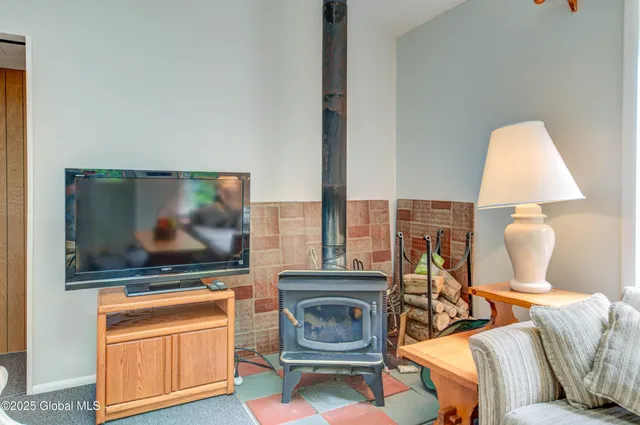 $159,900 | 968 West Mountain Road, Corinth, NY 12822