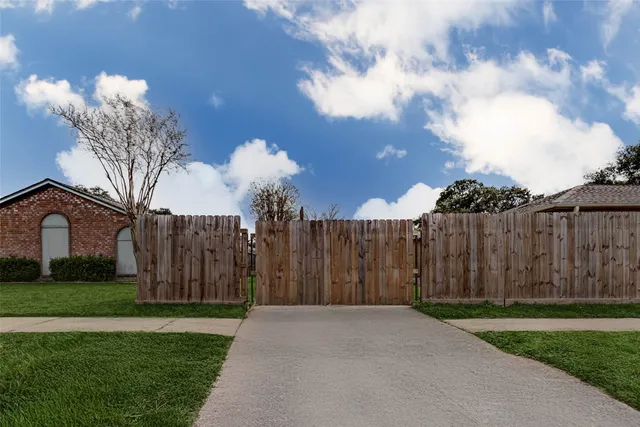 $295,000 | 903 Park Meadow Drive, Katy, TX 77450