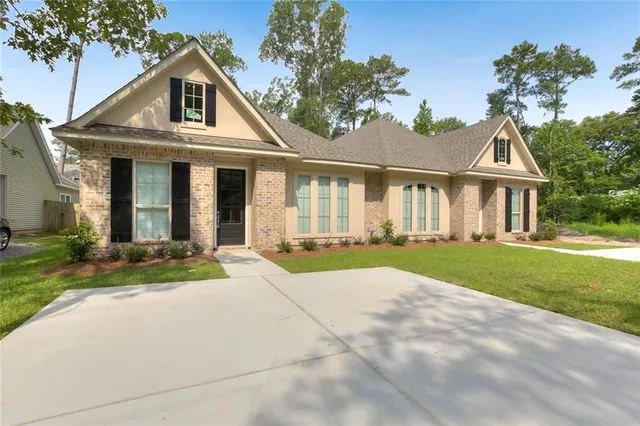 $2,250 | 2258 9th Street, Mandeville, LA 70471