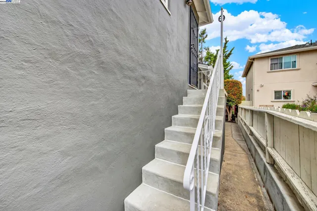 a view of entryway and hall