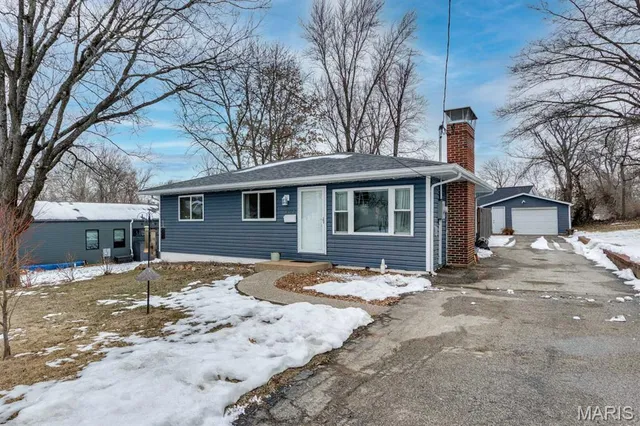 $299,900 | 203 Almentor Avenue, St. Louis, MO 63119