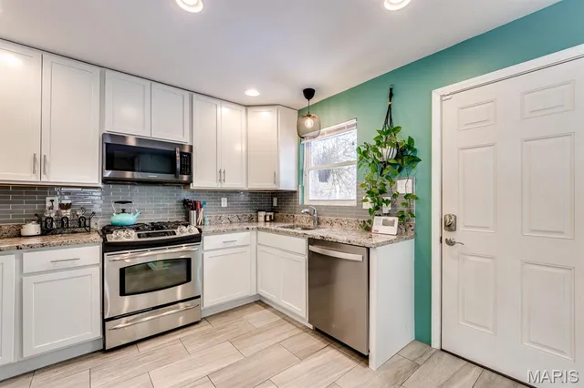 $299,900 | 203 Almentor Avenue, St. Louis, MO 63119