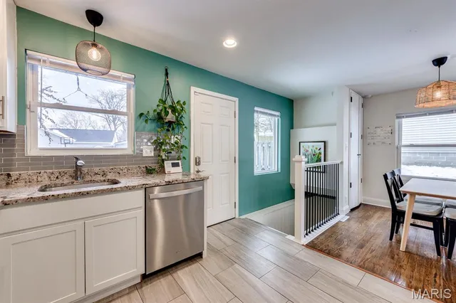 $299,900 | 203 Almentor Avenue, St. Louis, MO 63119