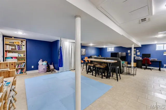 $299,900 | 203 Almentor Avenue, St. Louis, MO 63119