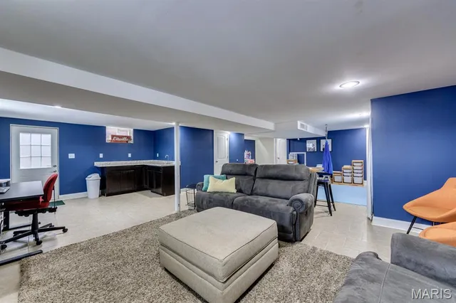 $299,900 | 203 Almentor Avenue, St. Louis, MO 63119