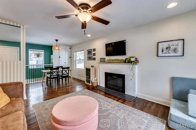 $299,900 | 203 Almentor Avenue, St. Louis, MO 63119