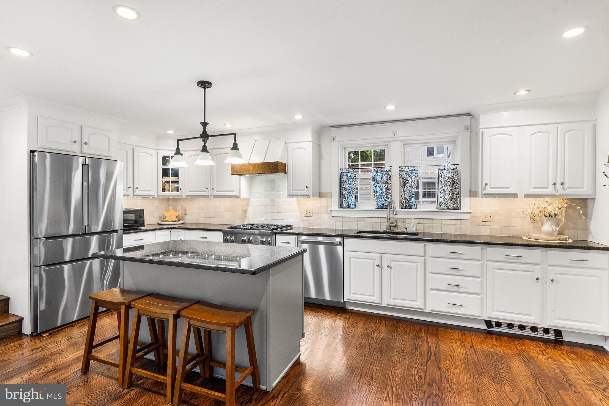 125 North Rolling Road Springfield, PA 19064 - Photo 12 of 61 Gourmet Kitchen