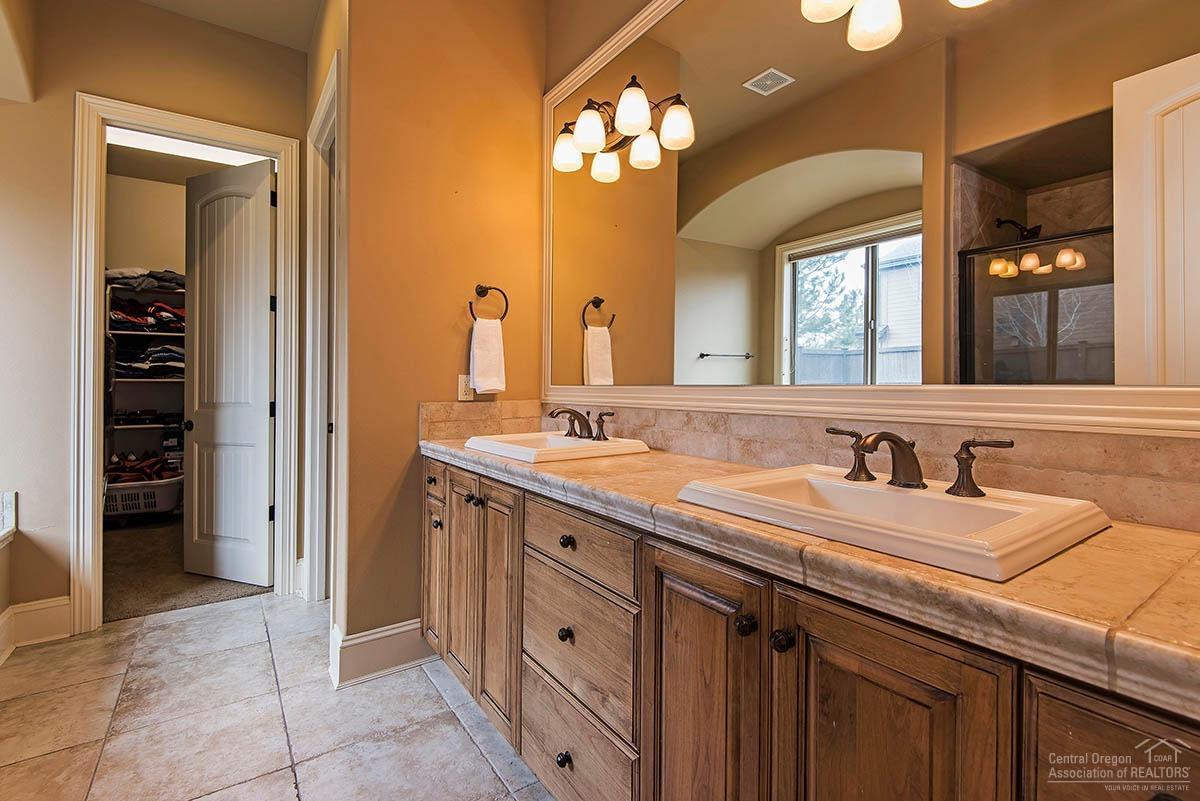 19654 Aspen Ridge Drive Bend, OR 97702 - Photo 13 of 25 Gallery Image 13