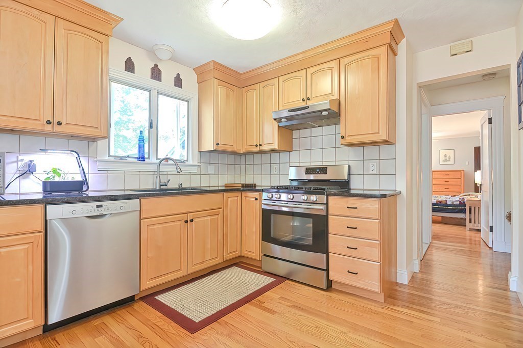 46 Glendale Road Sharon, MA 02067 - Photo 4 of 41 Gallery Image 4