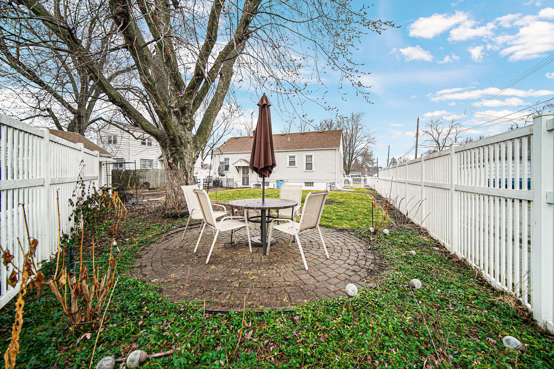 928 176th Street Hammond, IN 46324 - Photo 21 of 25 a view of a house with backyard and sitting area