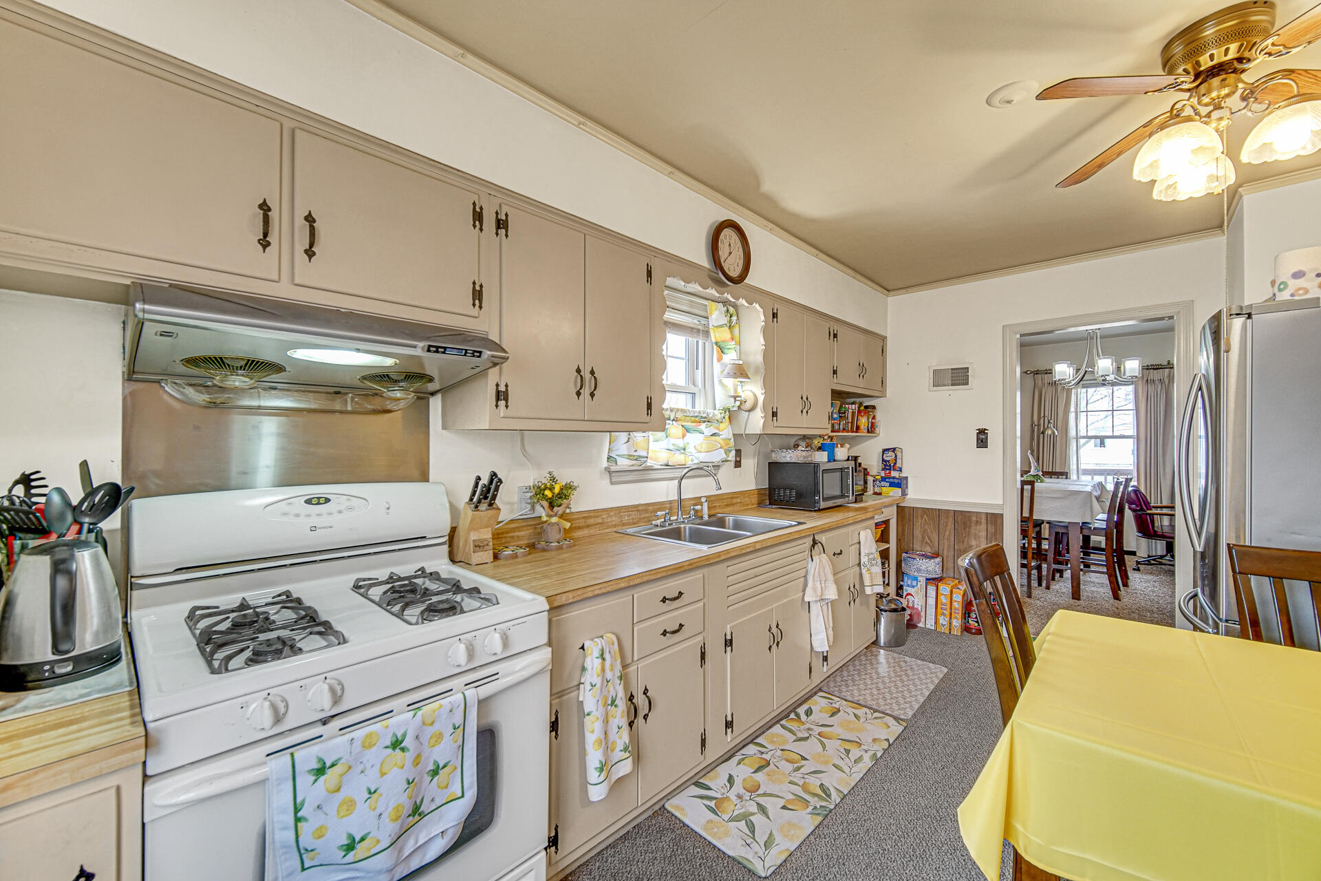 928 176th Street Hammond, IN 46324 - Photo 8 of 25 a kitchen with stove cabinets and chairs