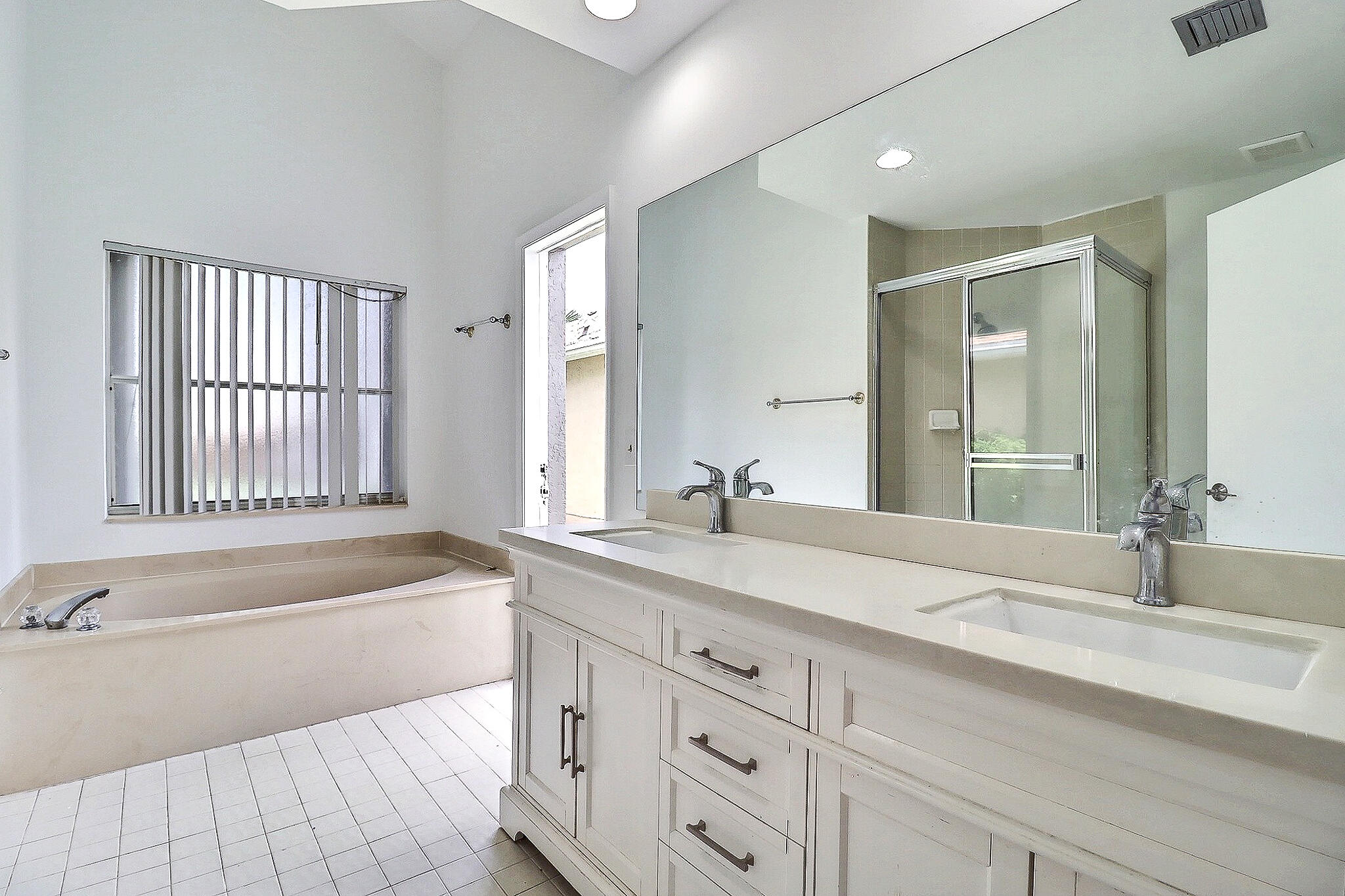 9401 Aegean Drive Boca Raton, FL 33496 - Photo 17 of 27 Primary Bathroom