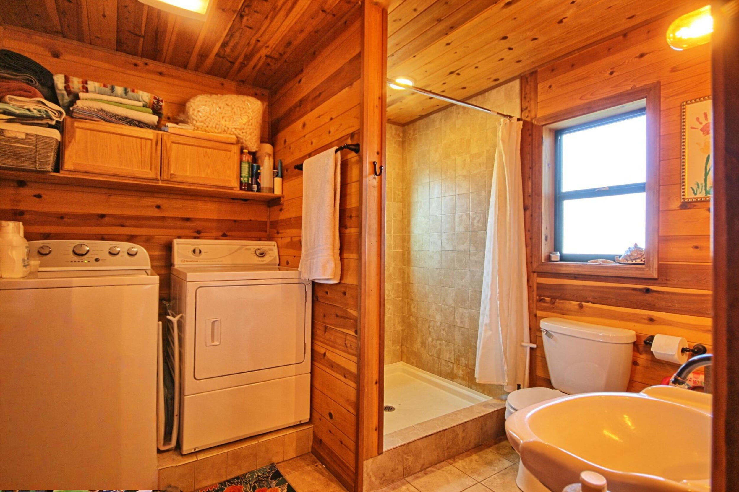 17275 Water Gap Road Williams, OR 97544 - Photo 21 of 48 IMG_9367_8_9_easyHDR-interior2-fotor-202