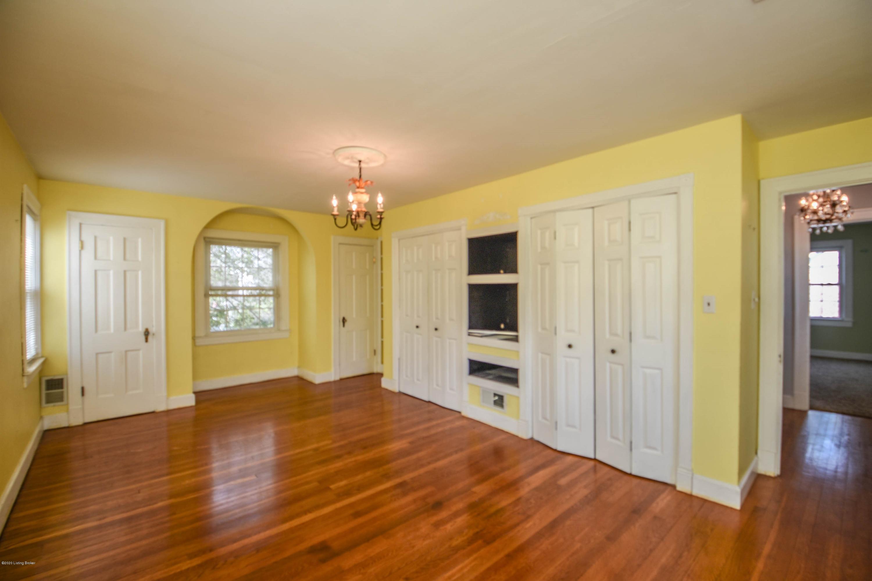 609 Emery Road Louisville, KY 40206 - Photo 21 of 33 022_Master Bedroom