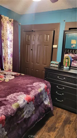 a view of a backyard with pathway