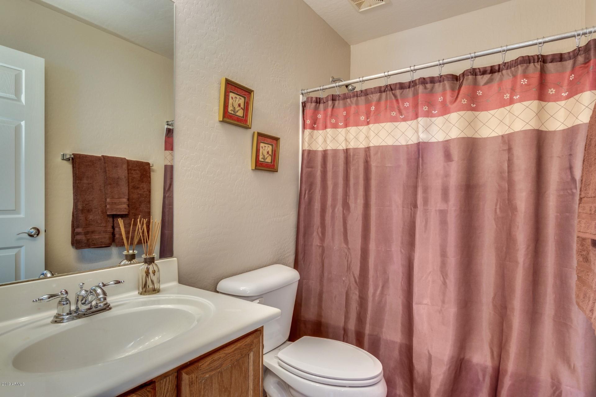 45056 Miramar Road Maricopa, AZ 85139 - Photo 9 of 19 Upstairs Full Guest Bath