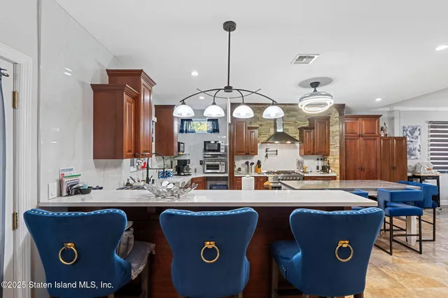 $1,599,999 | 386 Page Avenue | Tottenville