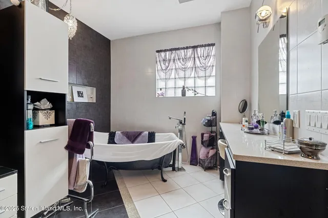 $1,599,999 | 386 Page Avenue | Tottenville