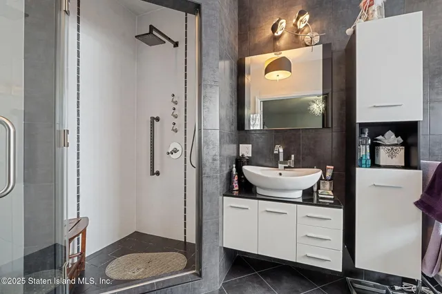 $1,599,999 | 386 Page Avenue | Tottenville