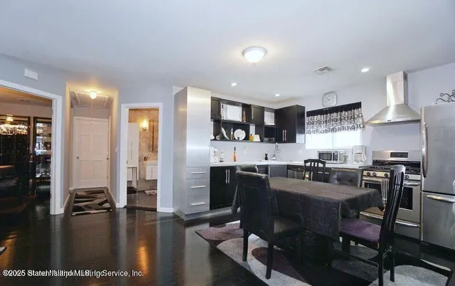 $1,599,999 | 386 Page Avenue | Tottenville