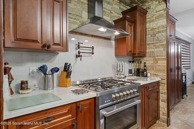 $1,599,999 | 386 Page Avenue | Tottenville