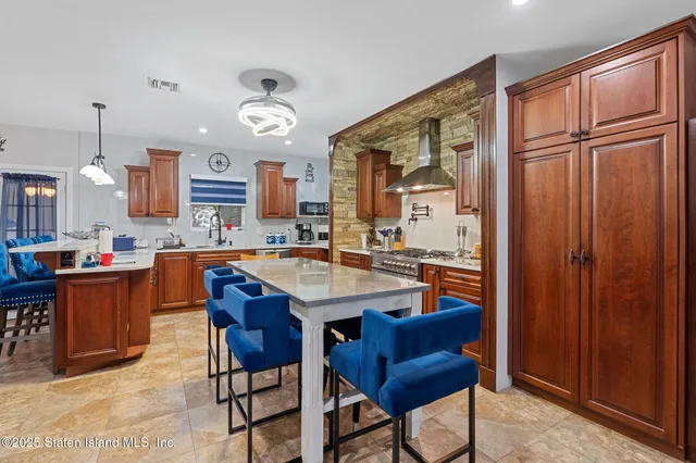 $1,599,999 | 386 Page Avenue | Tottenville