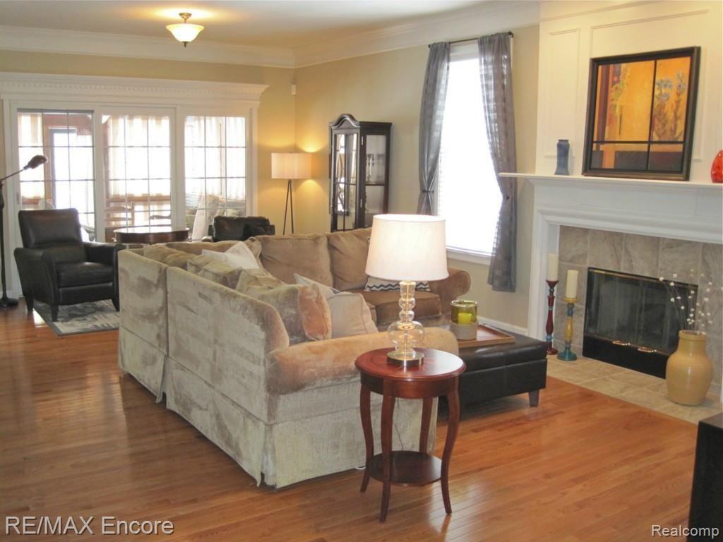 3687 Tremonte Circle, Unit 73 Rochester, MI 48306 - Photo 6 of 43 Living room