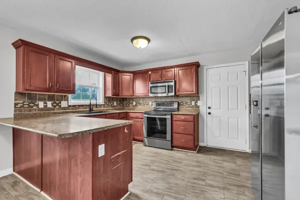 $460,000 | 2552 Hattington Drive, Clarksville, TN 37042